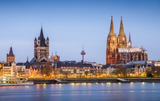 Köln, Blick vom Rhein auf das Zentrum der Stadt - Köln kostenlos