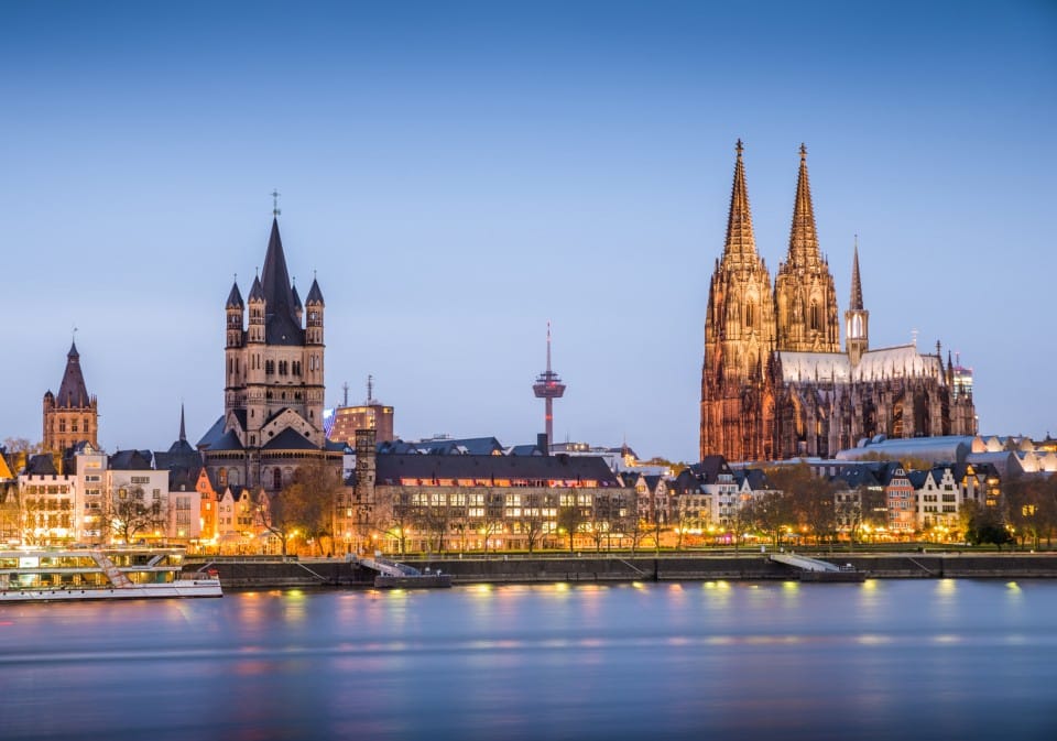 Köln, Blick vom Rhein auf das Zentrum der Stadt