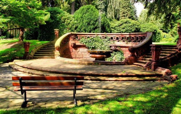 Steintreppe im Park Friedhof Ohlsdorf Hamburg