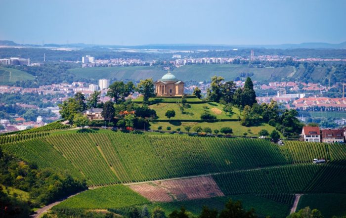 Blick auf die Grabkapelle auf dem Württemberg