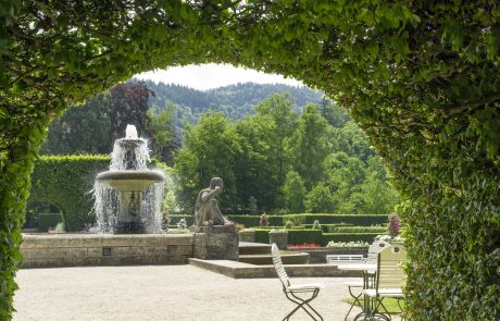 Springbrunnen im Rosengarten in Baden-Baden