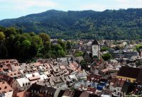 Blick auf Freiburg im Breisgau und das Schwabentor