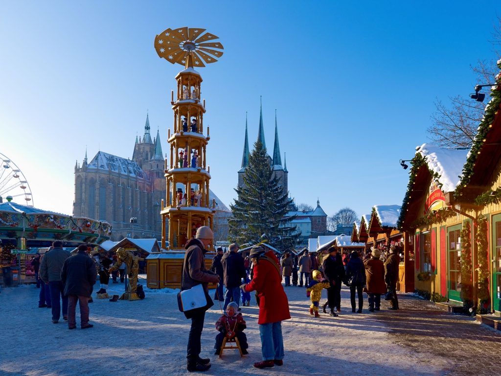 Weihnachtsmarkt mit Dom St. Marien und Severikirche