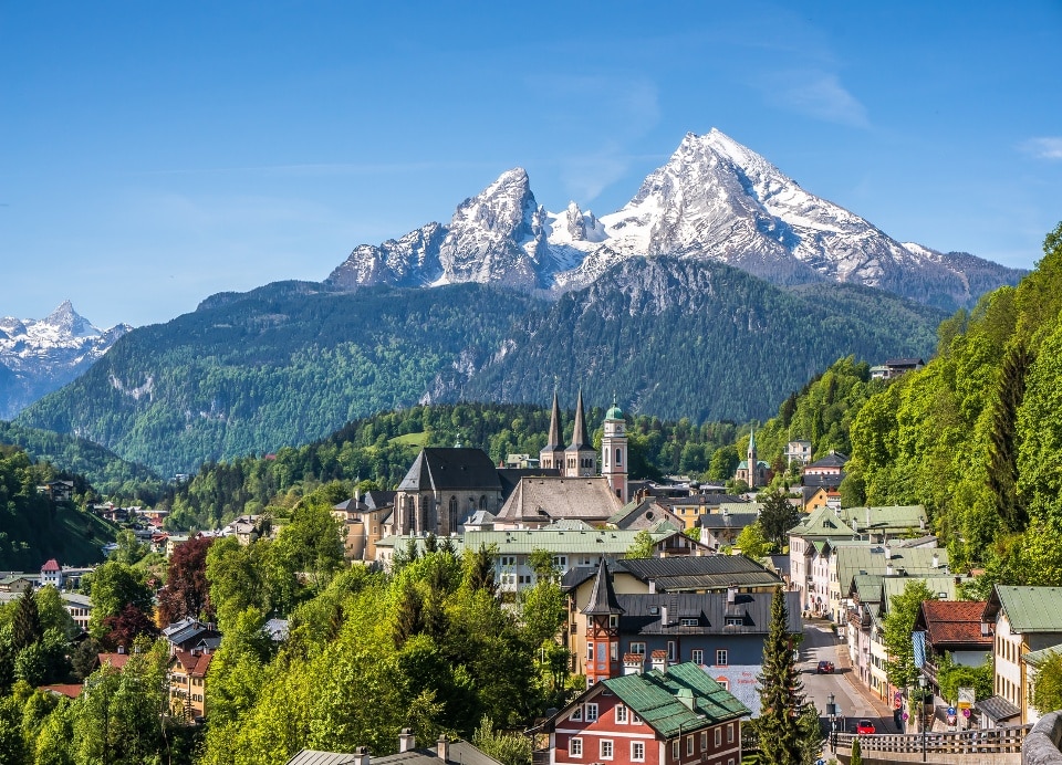 Berchtesgaden im Berchtesgadener Land mit Watzmann im Hintergrund