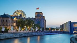 Reichstag in Berlin mit Reichstagskuppel