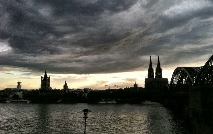 Köln in Wolken