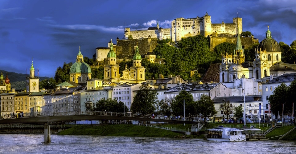 Dunkle Wolken über Salzburg