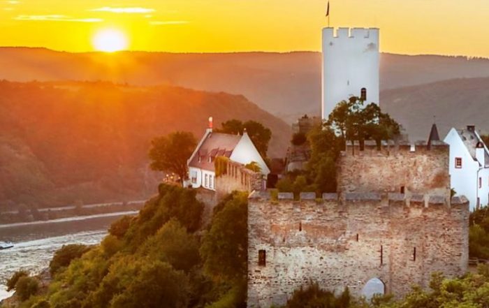 Sonnenuntergang auf Burg Sterrenberg