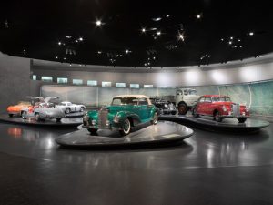 Im Mercedes-Benz-Museum alleine fotografieren