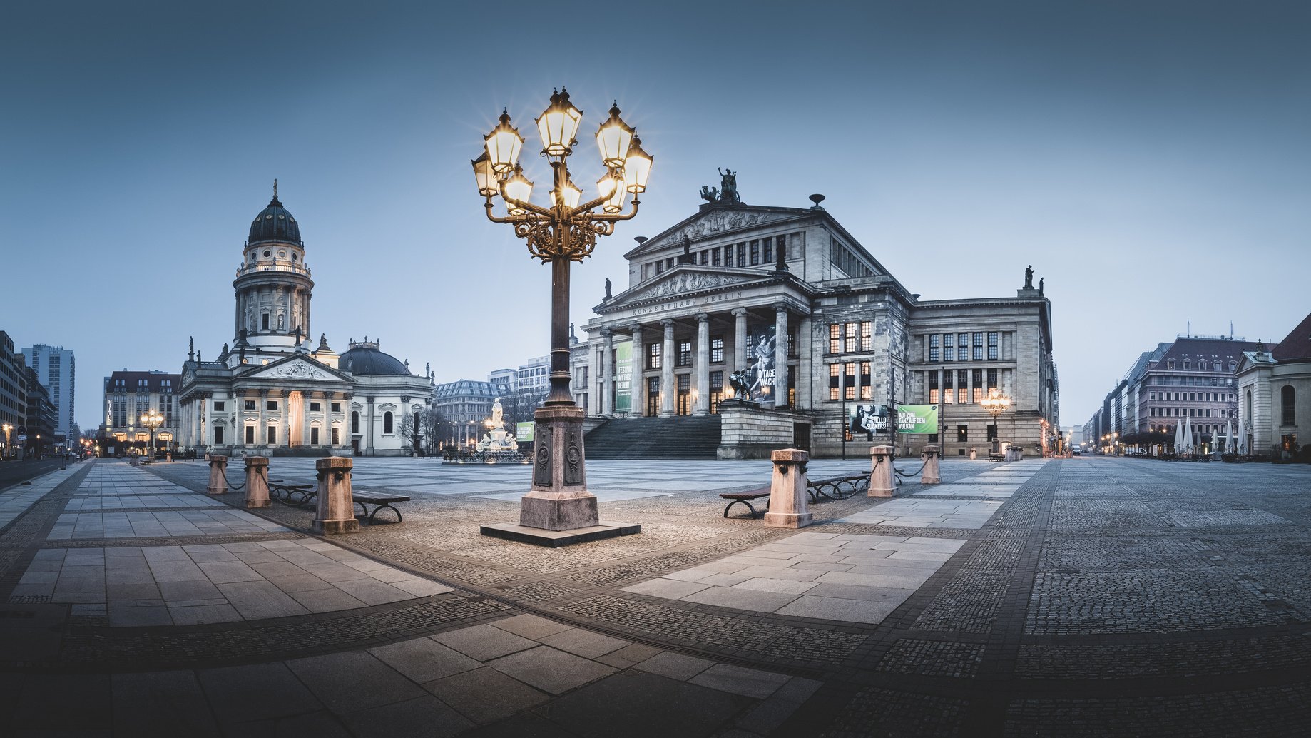 Gendarmenmarkt in Berlin am Abend