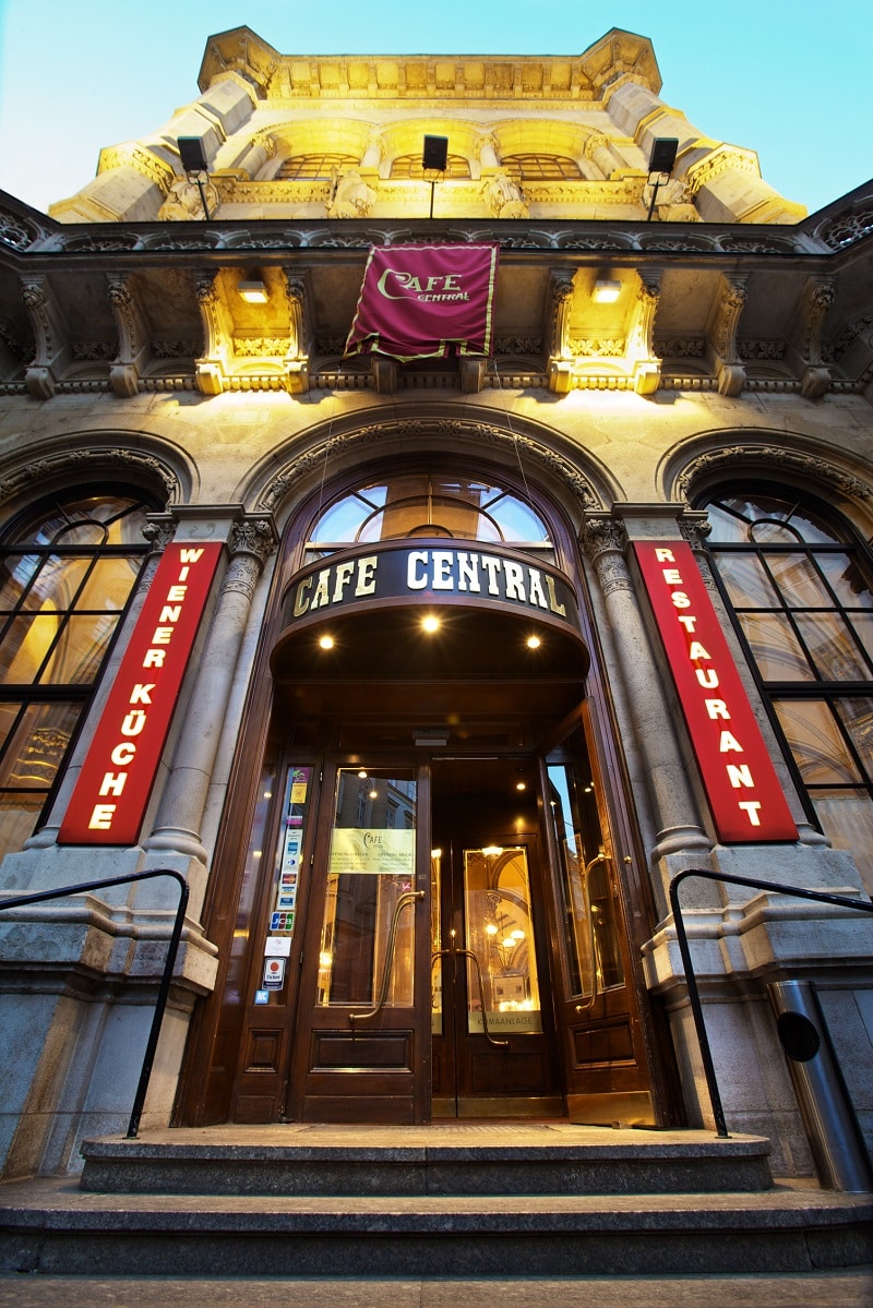 Café Central Eingang
