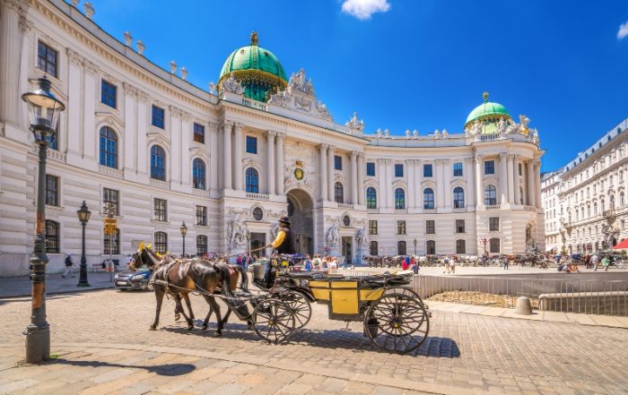 Fiaker vor der Alten Hofburg in Wien