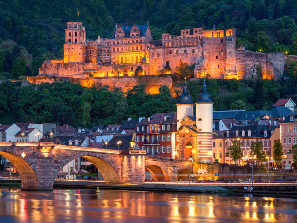 Schloss Heidelberg bei Nacht - Reisen mit dem Wohnmobil - romantische Städte