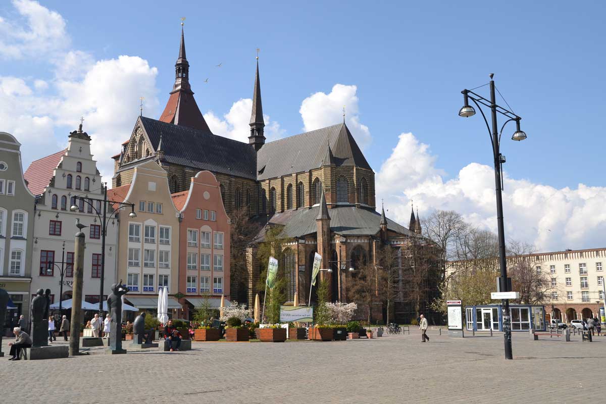 Neuer Markt und Marienkirche in Rostock - Östlicher Backstein-Rundweg