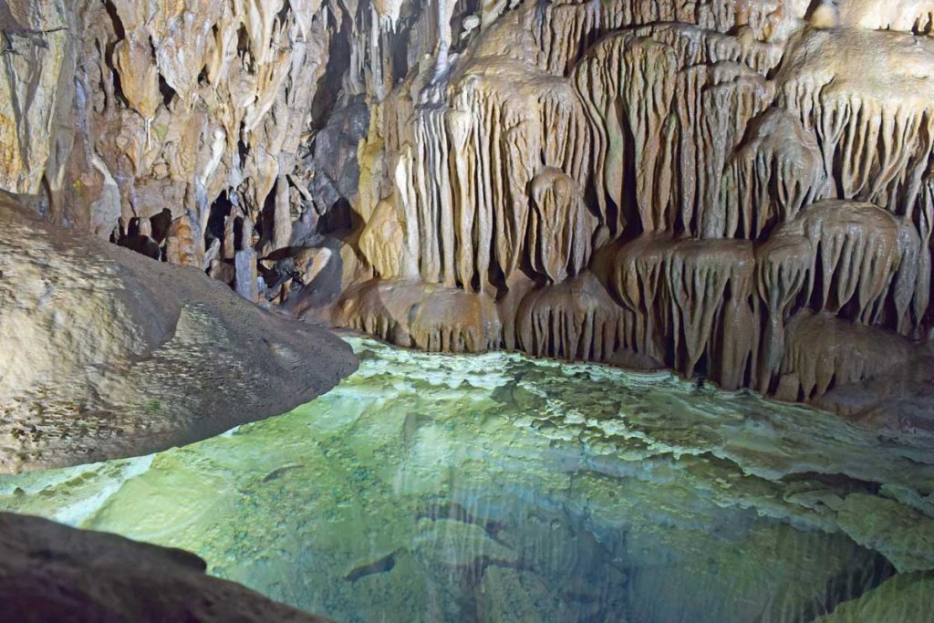 Dechenhöhle, Nixenteich - Höhlen und Schaubergwerke