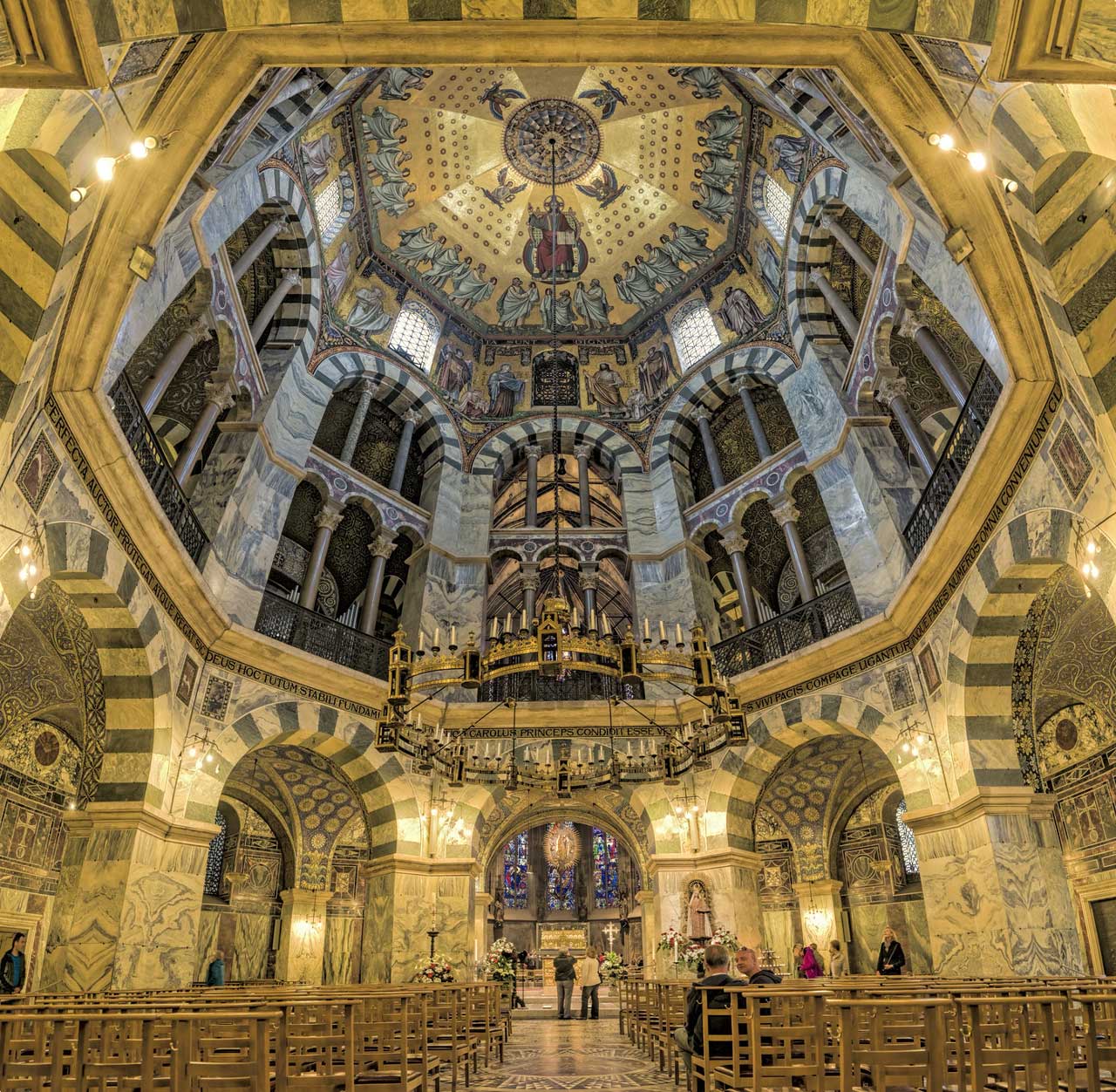 Aachener Dom, innen - Die schönsten Kirchen Deutschlands