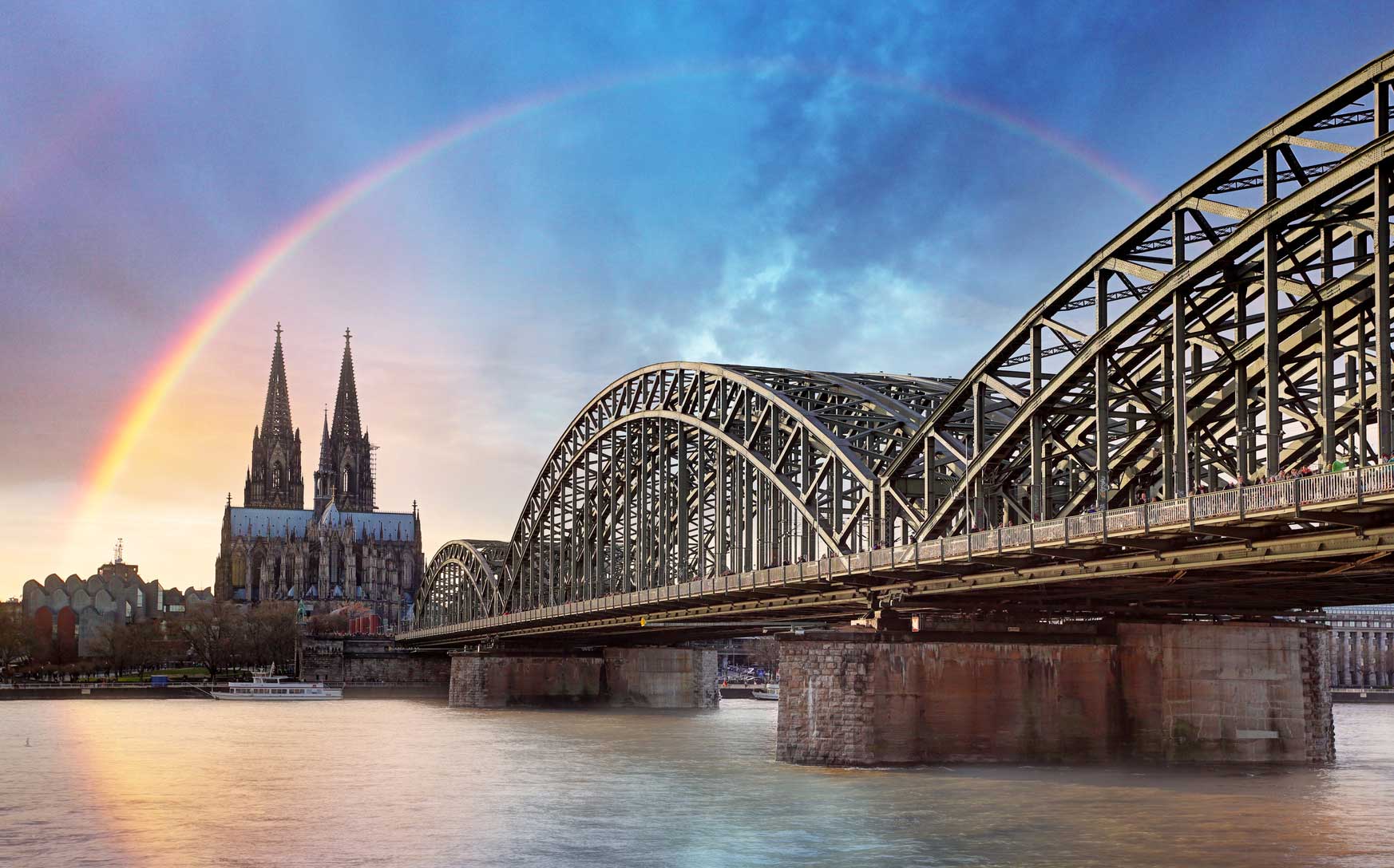 Regenbogen über Köln