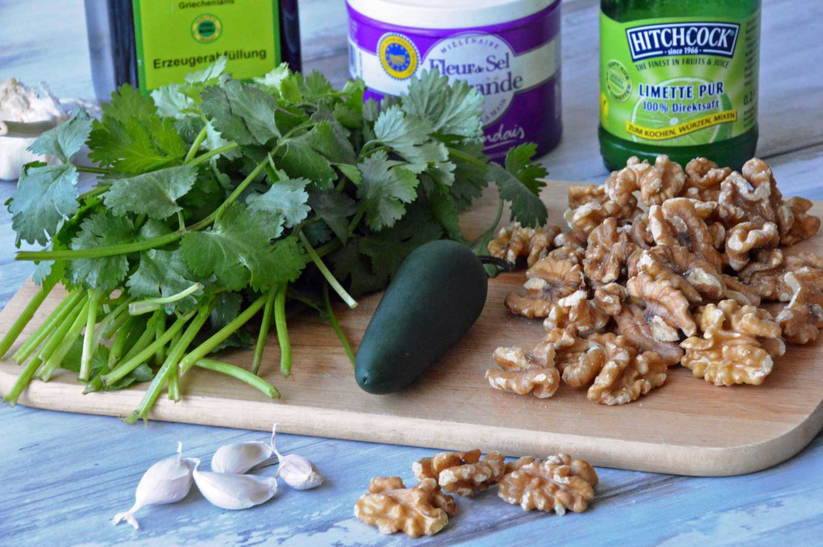 Zutaten für das Koriander-Walnuss-Pesto