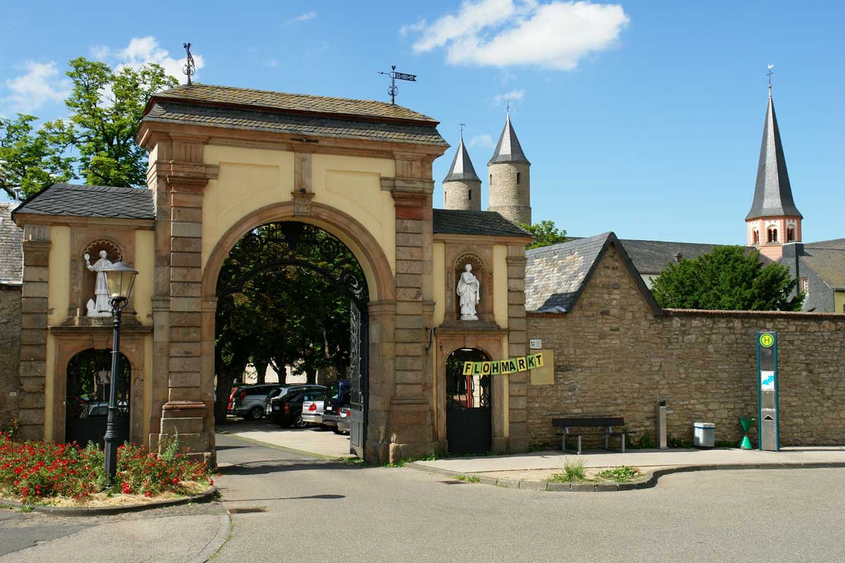Kloster Steinfeld, Eingangsportal - Eifelsteig
