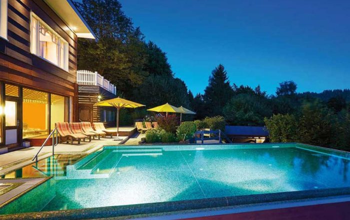 Pool im Hotel Waldhaus