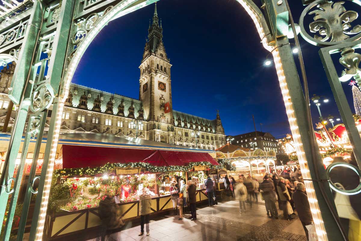 Weihnachtszauber in Hamburg: Der Historische Weihnachtsmarkt auf dem Rathausmarkt