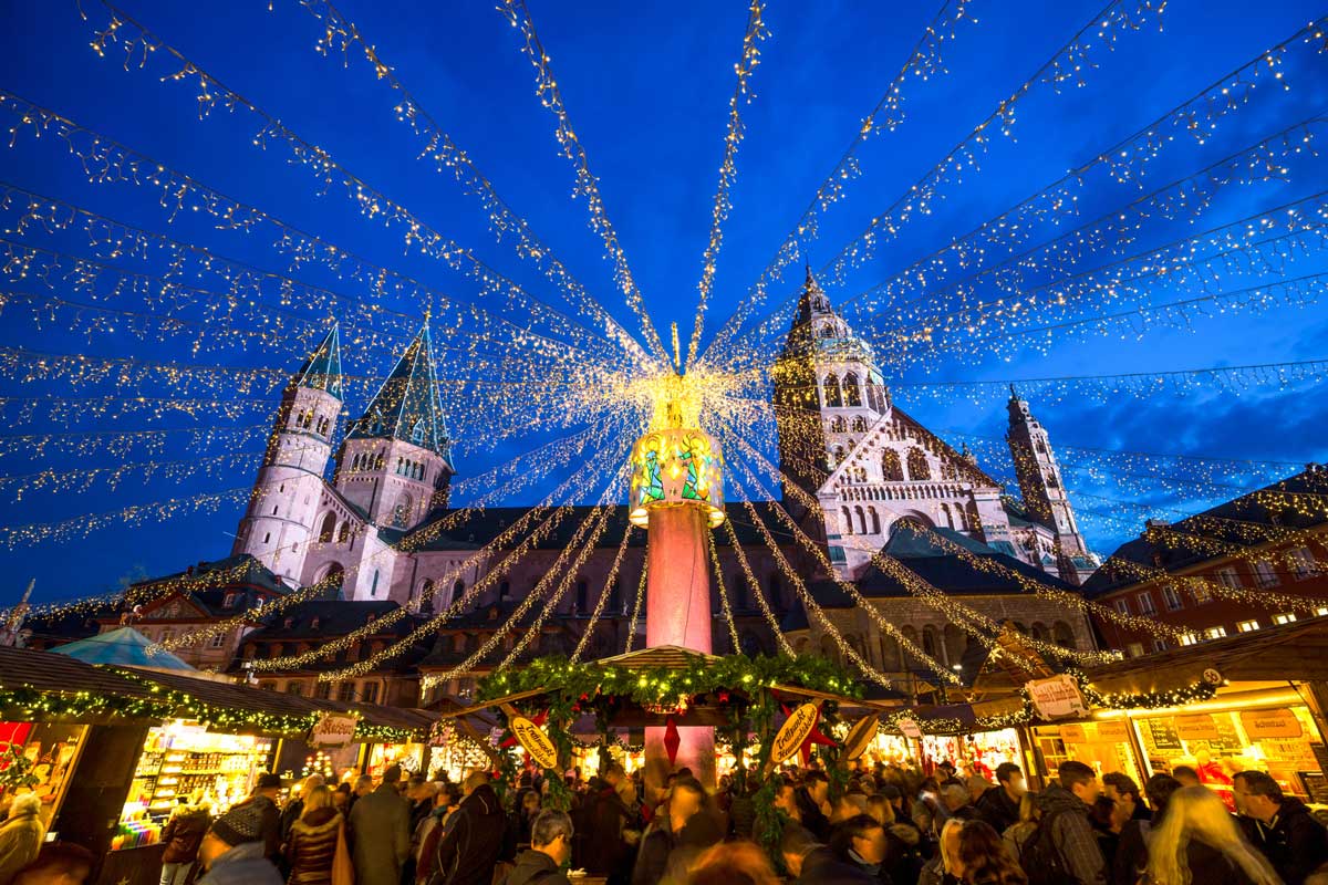 Mainzer Weihnachtsmarkt: Lichterglanz im Schatten des Doms