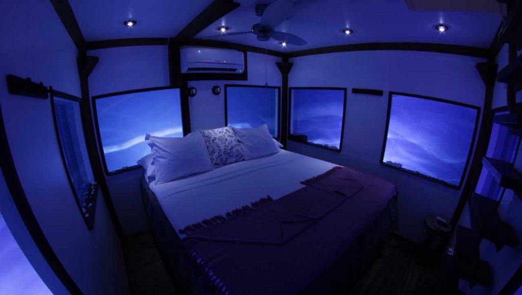 Zimmer bei Nacht - Unterwasserhotels