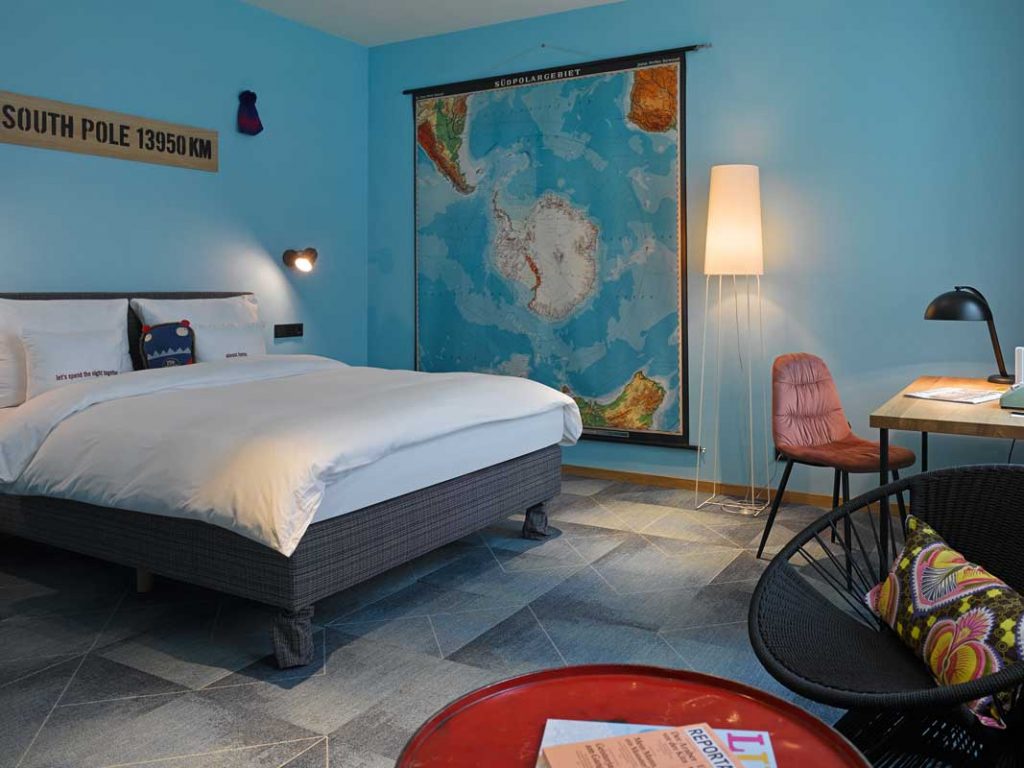 Zimmer im 25 h Trip Hotel Frankfurt - Themenhotels zum Staunen