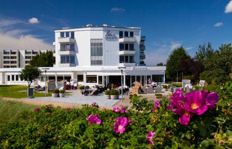 Außenansicht Strandhotel Bene, Fehmarn - Oster-Gewinnspiel 2019 Ostersonntag