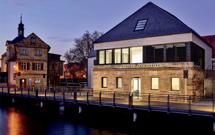 Nachtansicht Welterbe-Besucherzentrum Bamberg