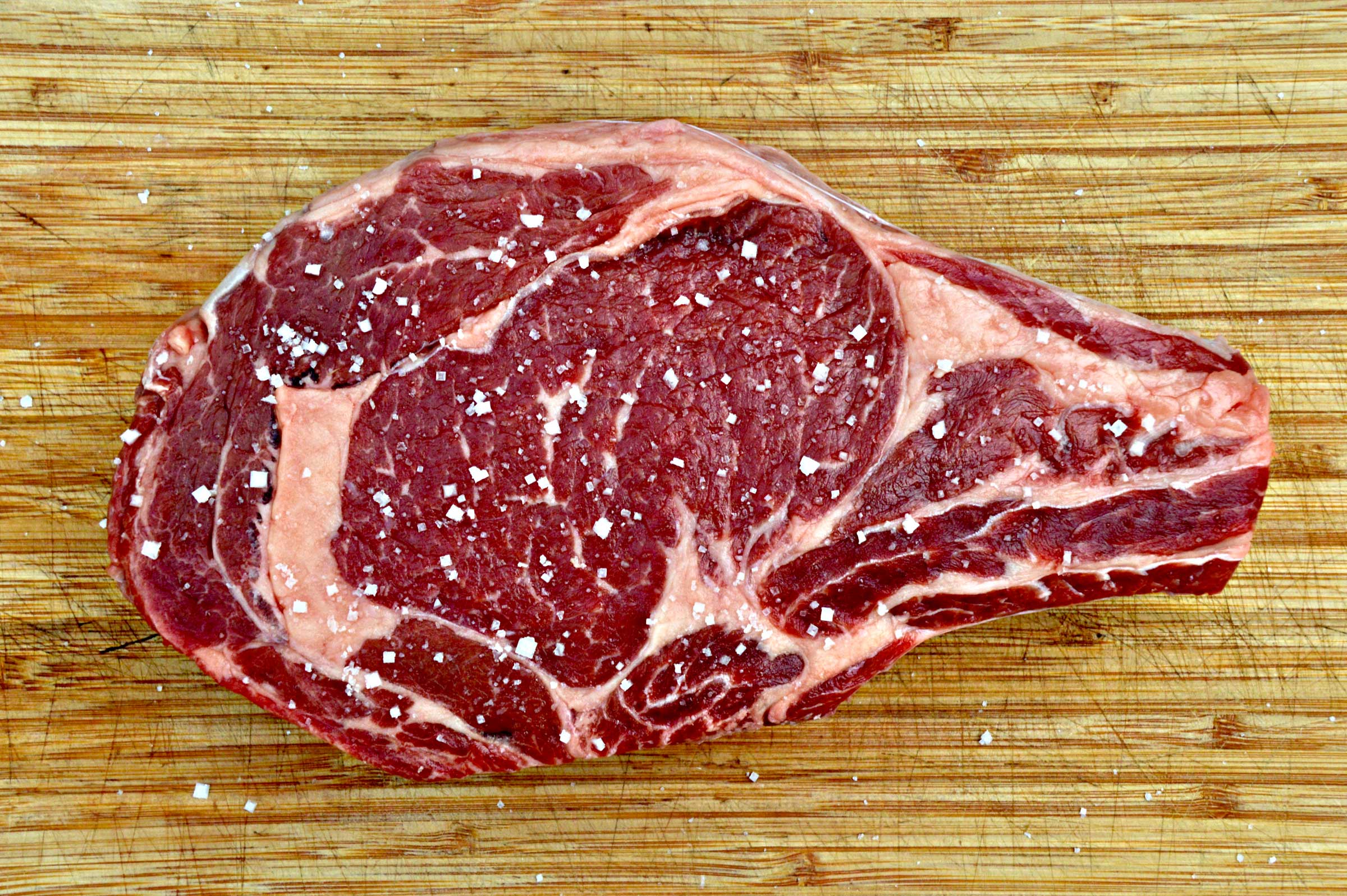 Grillsteak roh, gesalzen