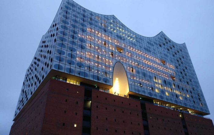 Elbphilharmonie beleuchtet