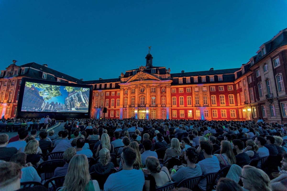 Das Sommernachtskino vor dem münsterischen Schloss