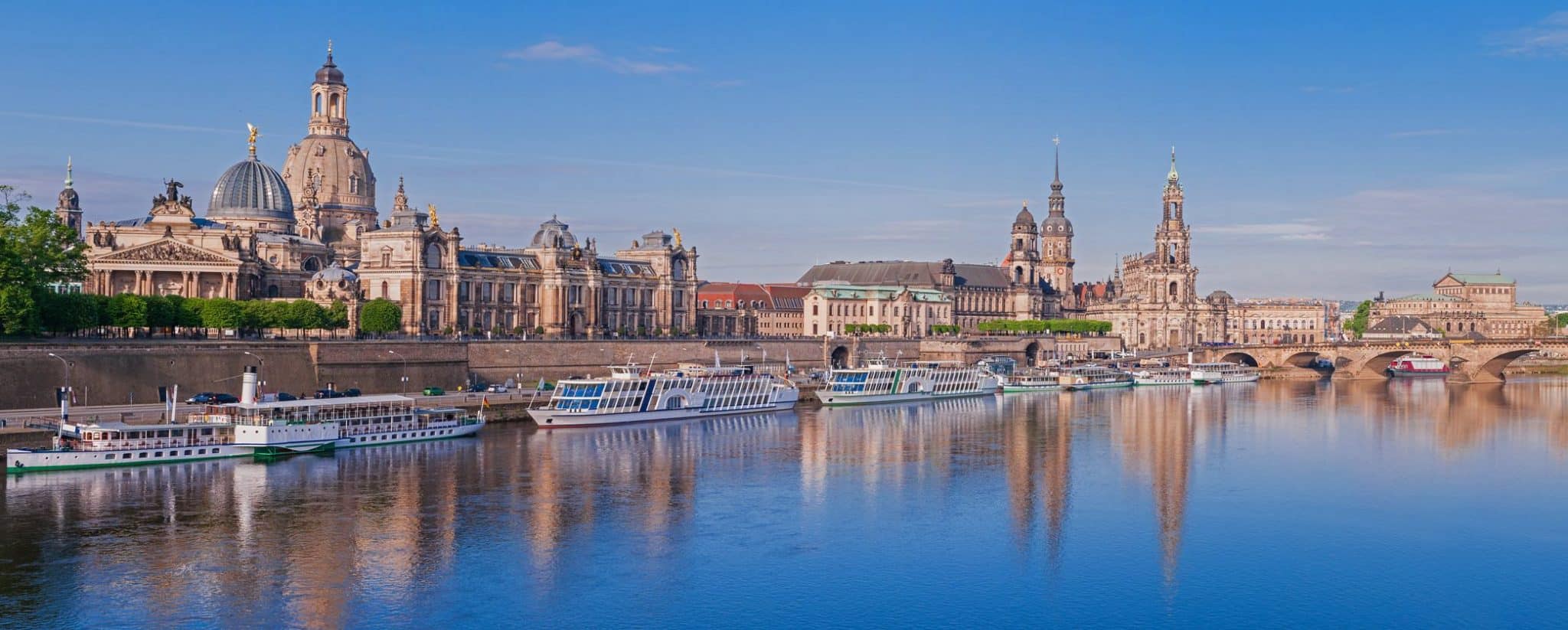 Dresden Alstadt von der Elbe aus