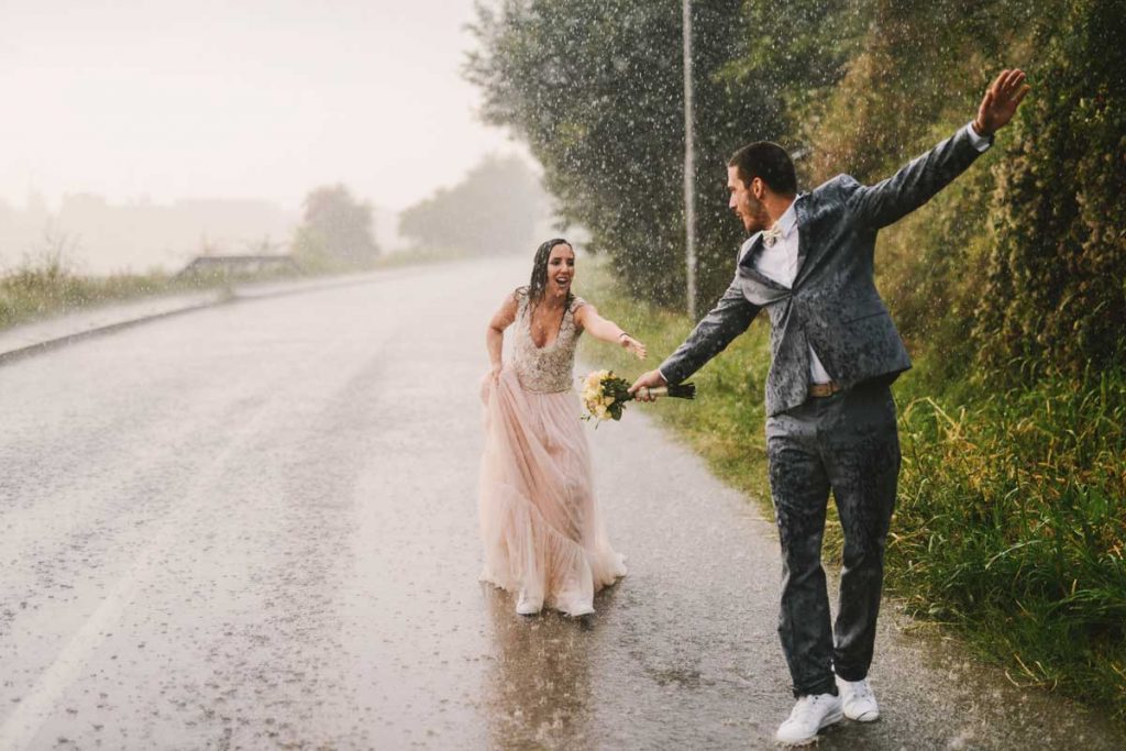 Ein Date im Regen - ein Regenspaziergang zu zweit