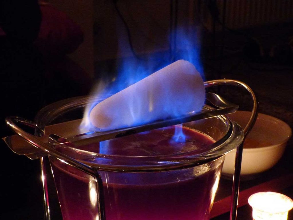 Die Feuerzangenbowle - na, denn Prost und Film ab