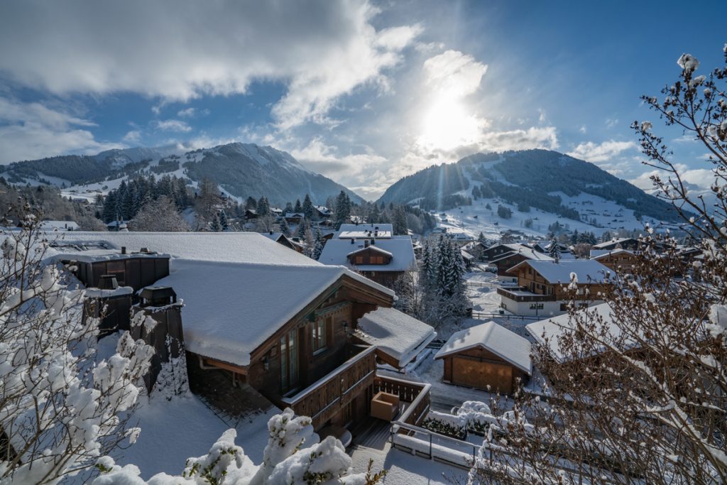 Blick auf Gstaad - Loipen in der Schweiz