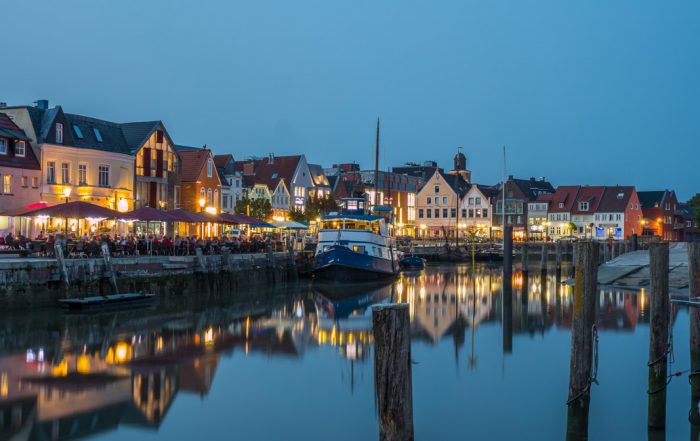 Husum Hafen bei Nacht