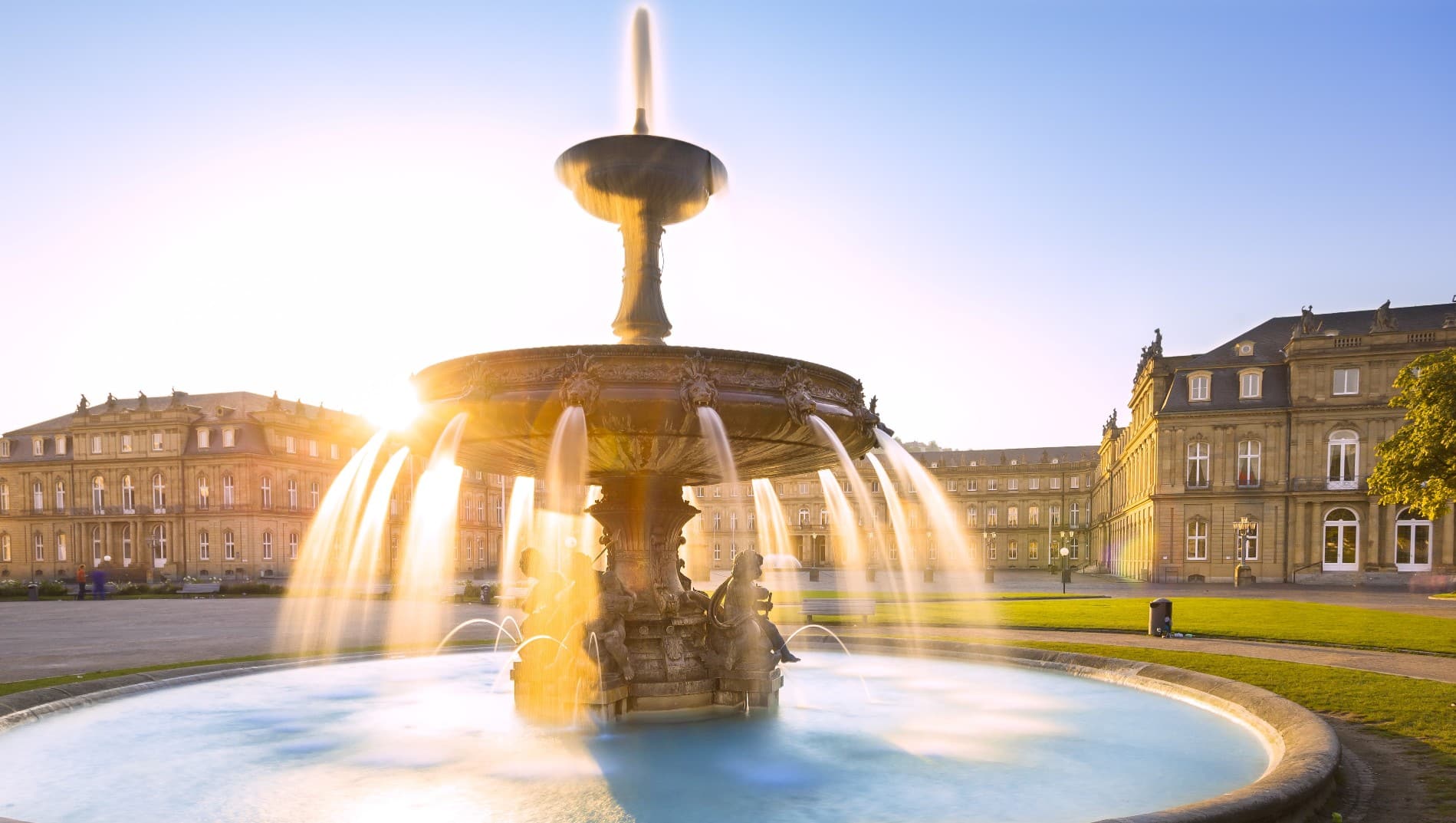 Stuttgart, Springbrunnen vor dem neuen Schloss frühmorgens