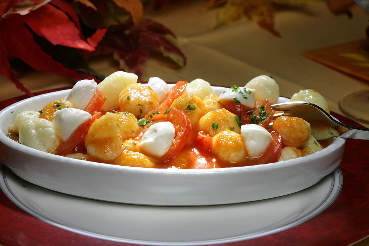 Gnocchi mit Tomate und Minimozzarella I simpel und fast