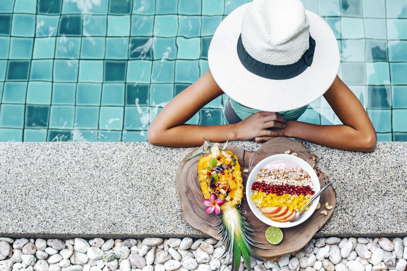 speisen im Swimming Pool - Verhaltensweisen im Urlaub