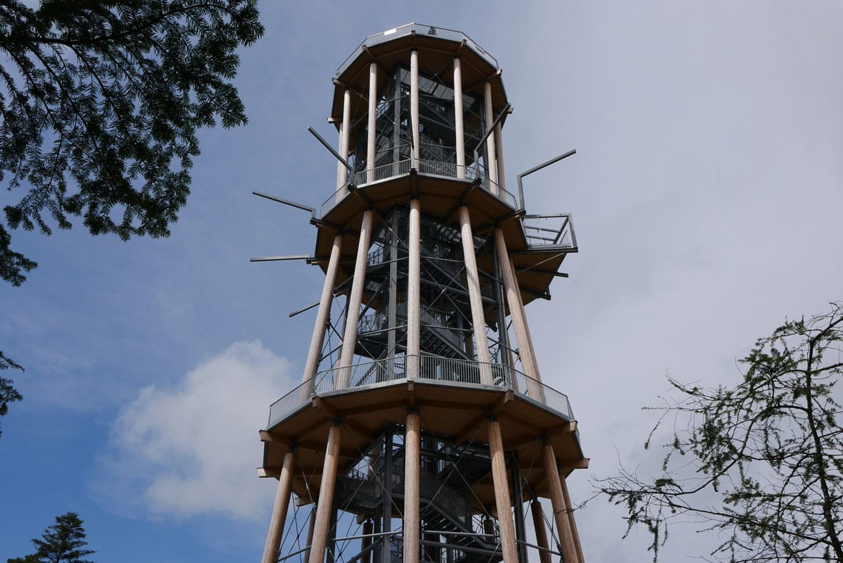 Himmelsglueck-Turm-vonunten