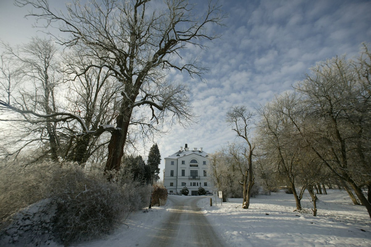 Außenansicht Winter Schlosshotel Burg Schlitz