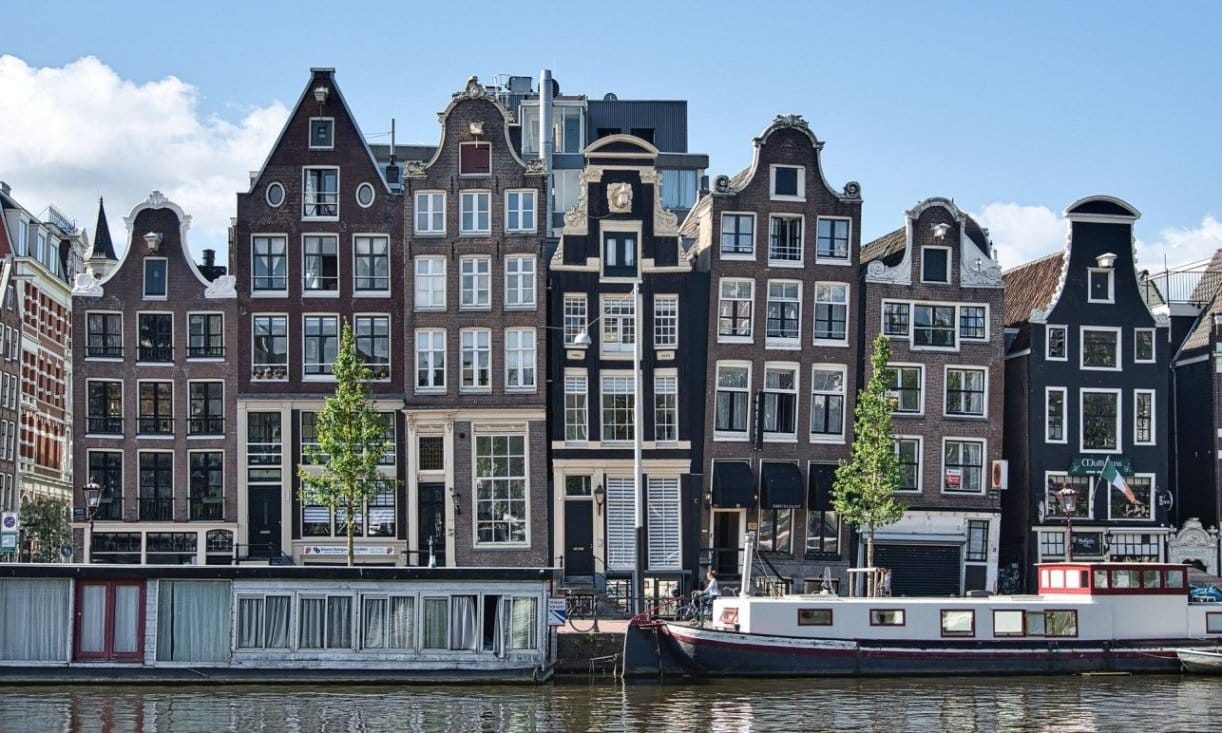 Amsterdam historische Gebäude an den Grachten - Lieblingsstädtetrips