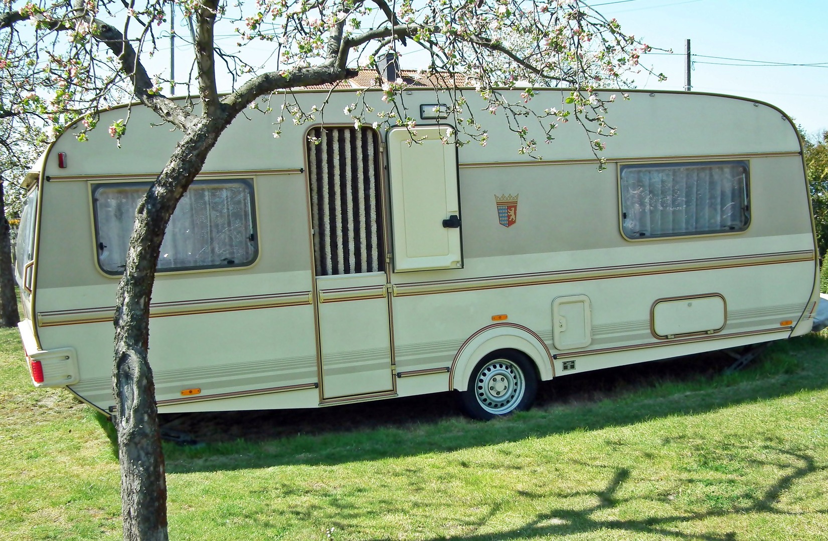 Wohnwagen im Frühling