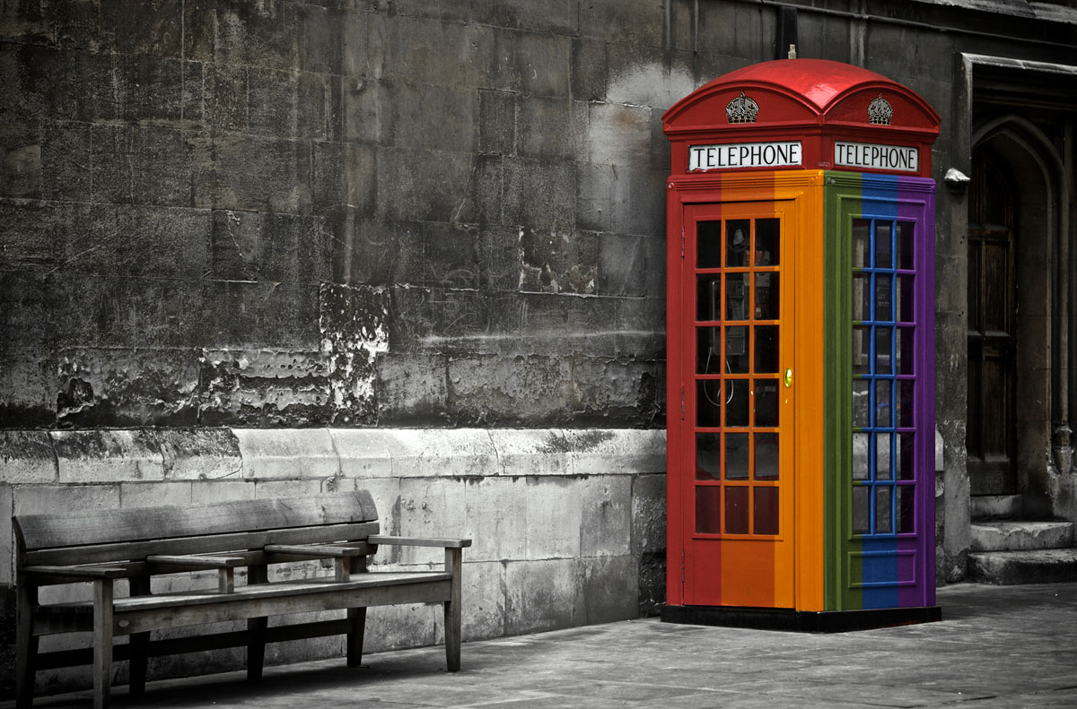 London-Telefonzelle-Regenbogen