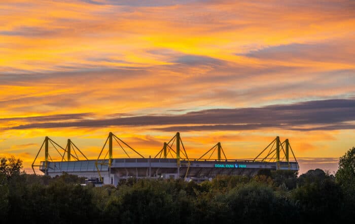 Stadion in Dortmund am Abend - Deutsche Fußball-Route