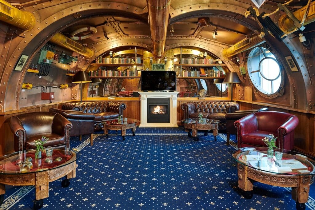 Hotel & Restaurant Nautilus auf Rügen: Urlaub im U-Boot