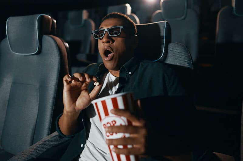 Wunderschne Alleine Ins Kino Ebenbild