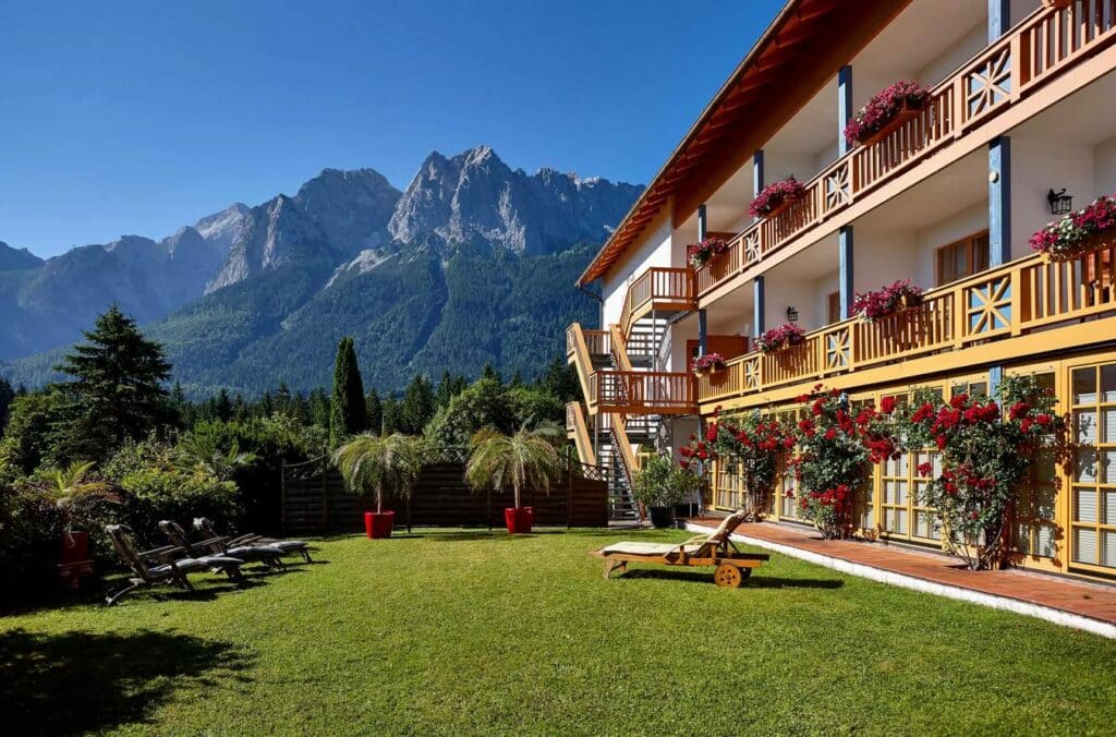 Ostersonntag: Gewinnen Sie eine Übernachtung im Romantik Alpenhotel Waxenstein in Grainau